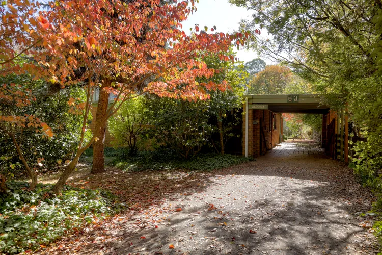 Warrina – Overlooks Ovens River and five minute walk into town