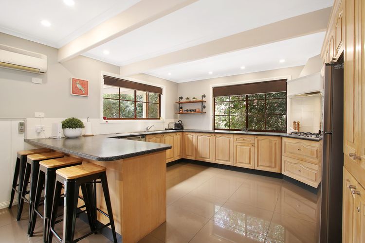 Tudor House – Large Family Home with shared pool