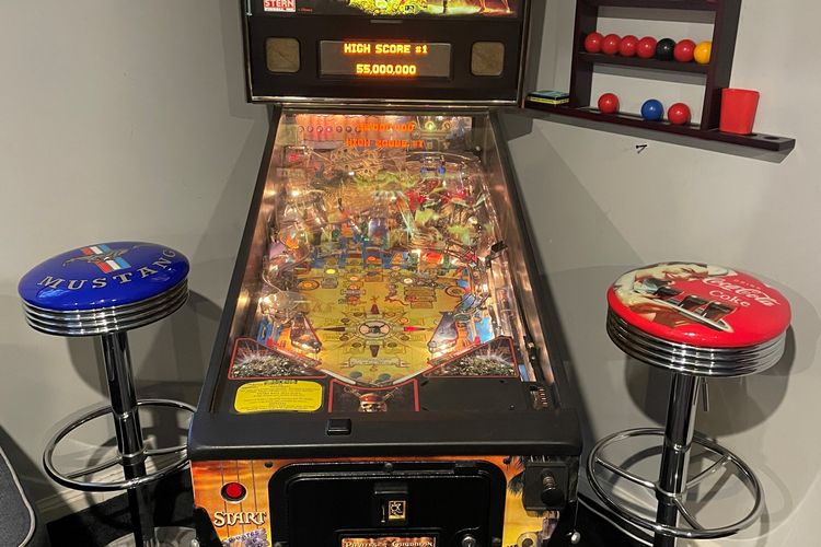 Tudor House – Large Family Home with shared pool