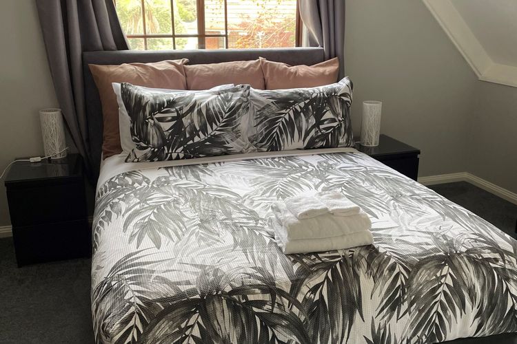 Tudor House – Large Family Home with shared pool