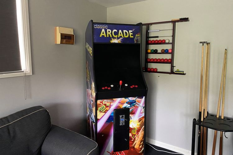 Tudor House – Large Family Home with shared pool