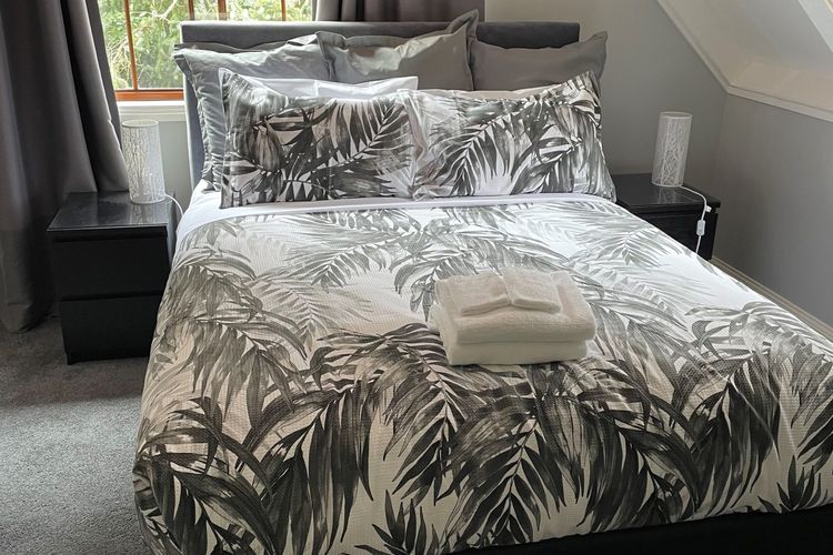 Tudor House – Large Family Home with shared pool