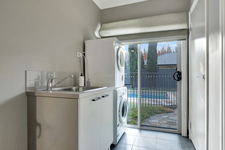 Collins Retreat – 4 Bedroom home with Pool