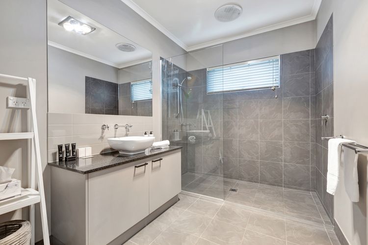 Collins Retreat – 4 Bedroom home with Pool