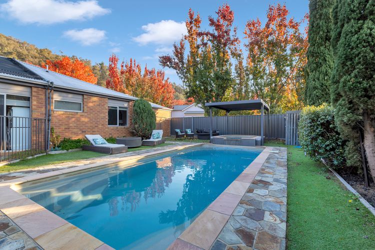 Collins Retreat – 4 Bedroom home with Pool