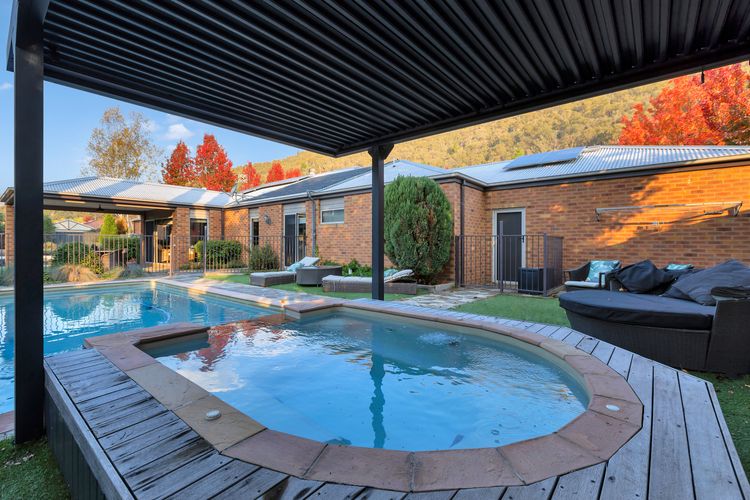 Collins Retreat – 4 Bedroom home with Pool