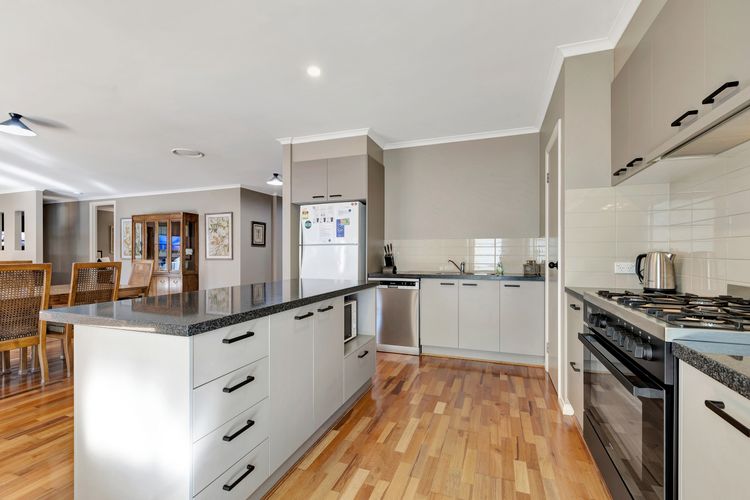 Collins Retreat – 4 Bedroom home with Pool