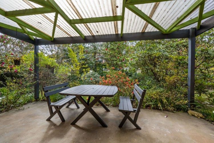 Roses on the River – An absolute river frontage cottage