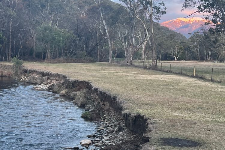 Mountain and River Retreat