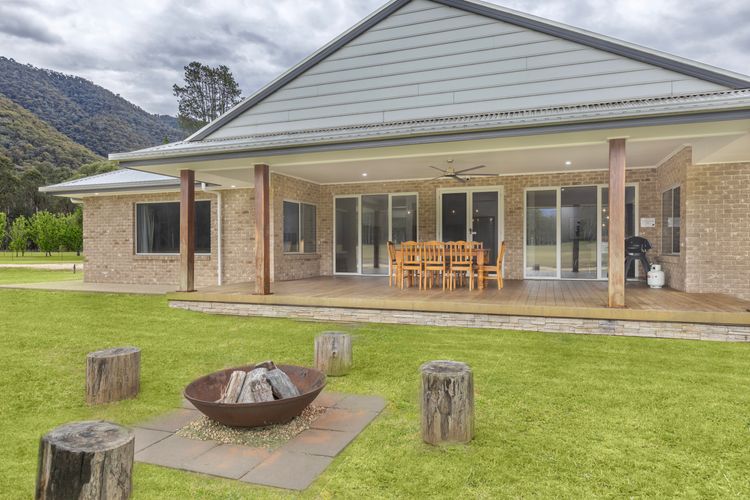 Mountain and River Retreat