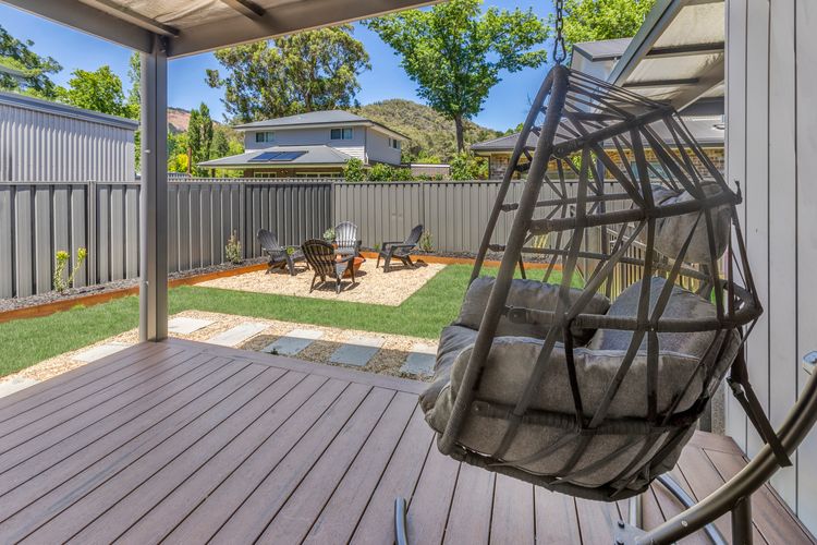 Pioneer Lane Bright Retreat