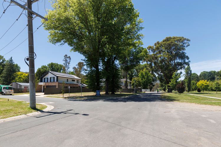 Pioneer Lane Bright Retreat