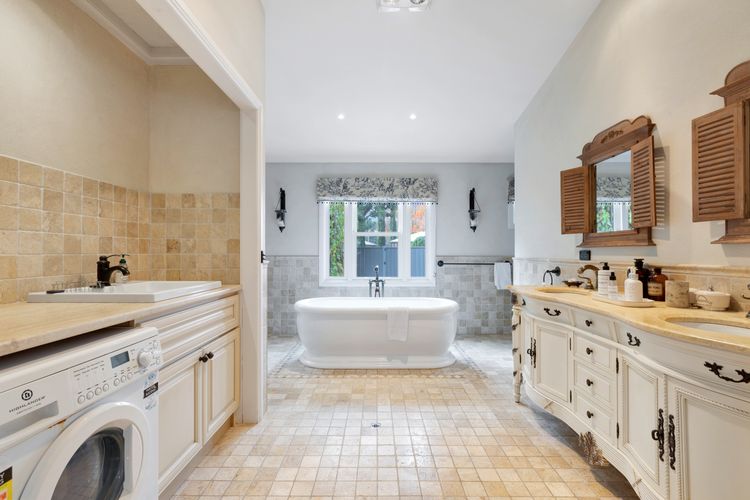 Collins Cottage – Luxury Accommodation
