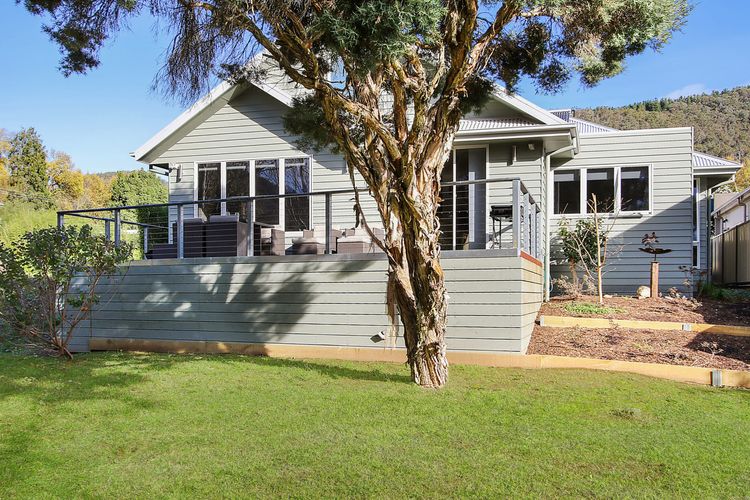 Couples on the Park – Great location!