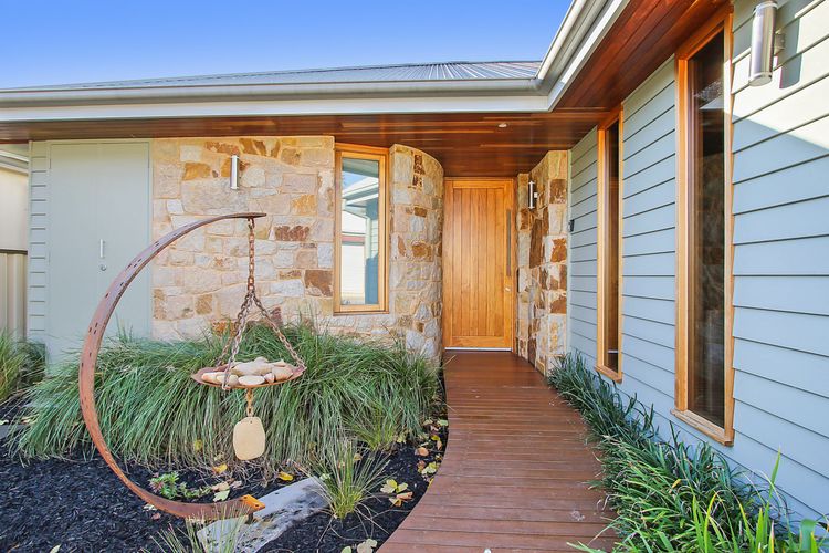 Couples on the Park – Great location!