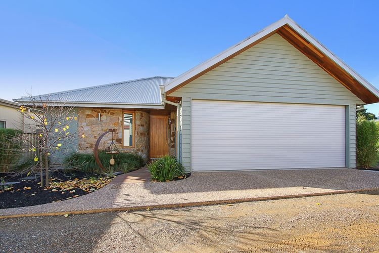 Couples on the Park – Great location!