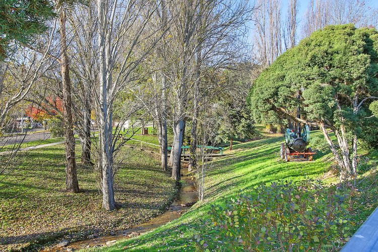 Couples on the Park – Great location!