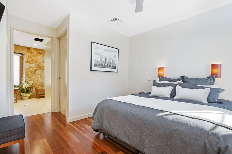 Couples on the Park – Great location!