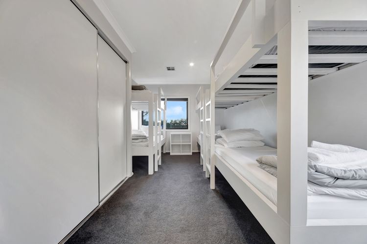 Mountain Mist Retreat – 5 Bedrooms