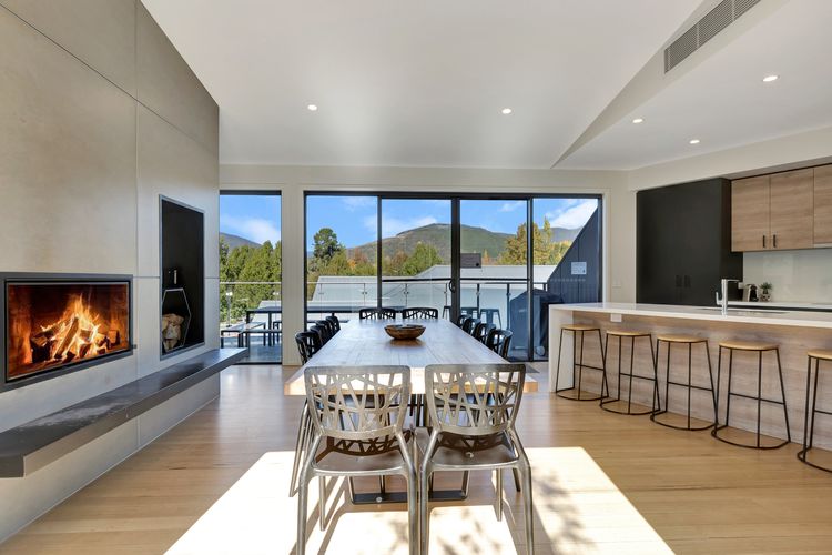 Mountain Mist Retreat – 5 Bedrooms