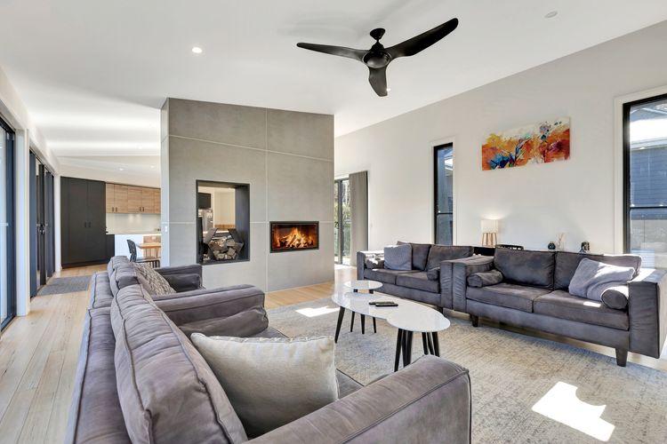 Mountain Mist Retreat – 5 Bedrooms