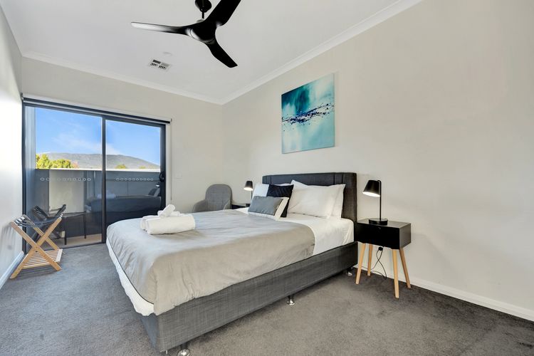 Mountain Mist Retreat – 5 Bedrooms