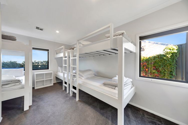 Mountain Mist Retreat – 5 Bedrooms