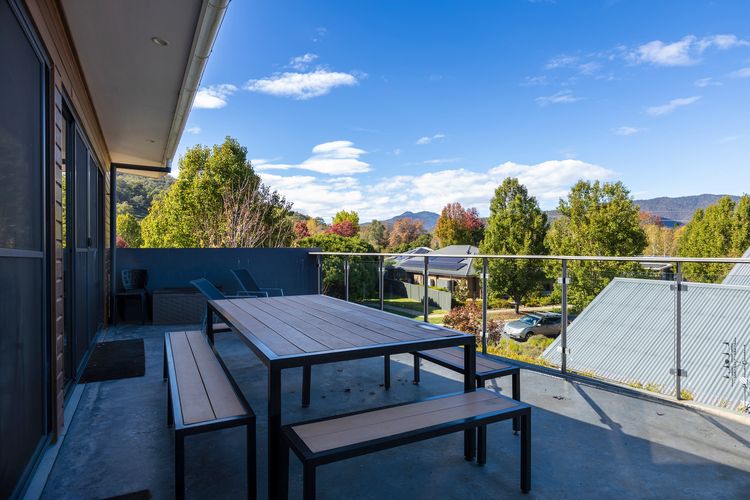 Mountain Mist Retreat – 5 Bedrooms