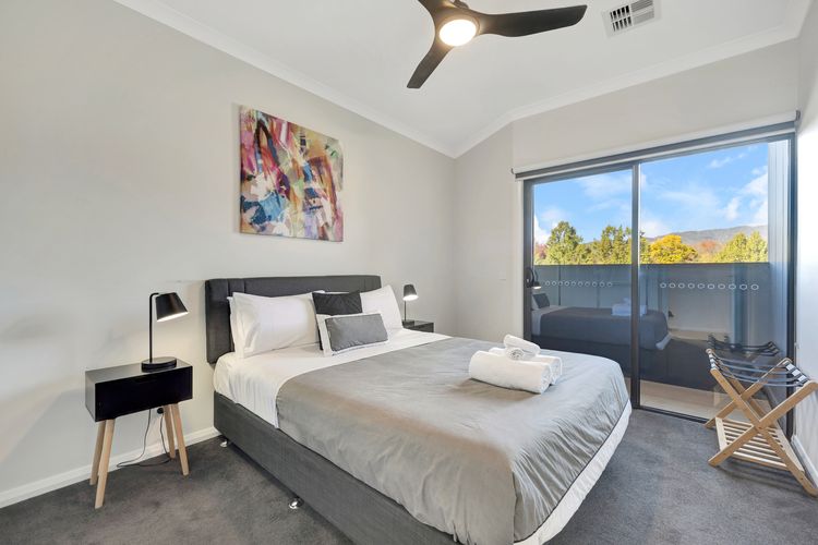 Mountain Mist Retreat – 5 Bedrooms