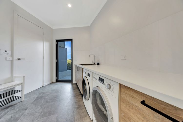 Mountain Mist Retreat – 5 Bedrooms