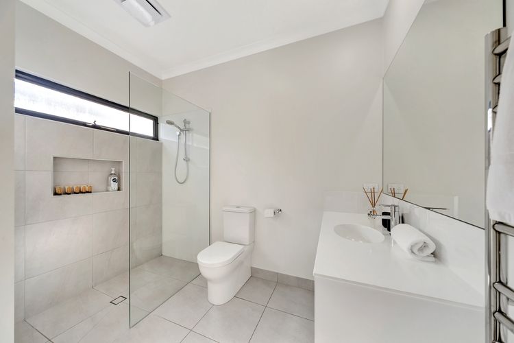 Mountain Mist Retreat – 5 Bedrooms