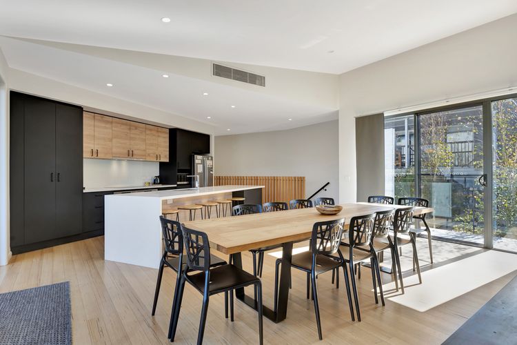 Mountain Mist Retreat – 5 Bedrooms