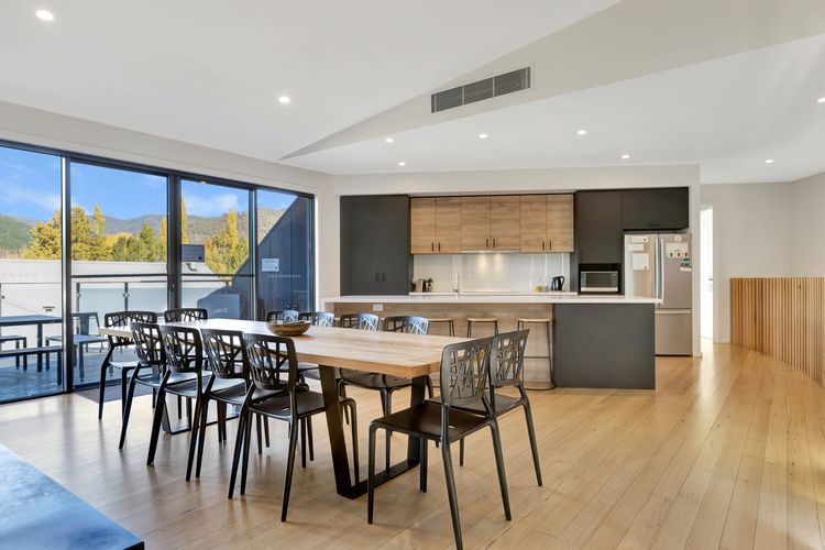 Mountain Mist Retreat – 5 Bedrooms