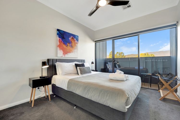 Mountain Mist Retreat – 5 Bedrooms