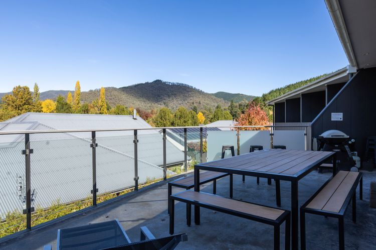 Mountain Mist Retreat – 5 Bedrooms