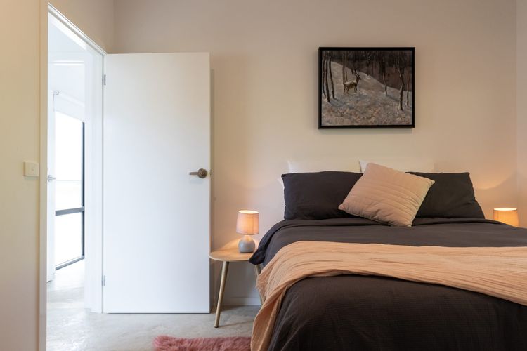 Balcony to Bogong – modern house ten minute stroll to town