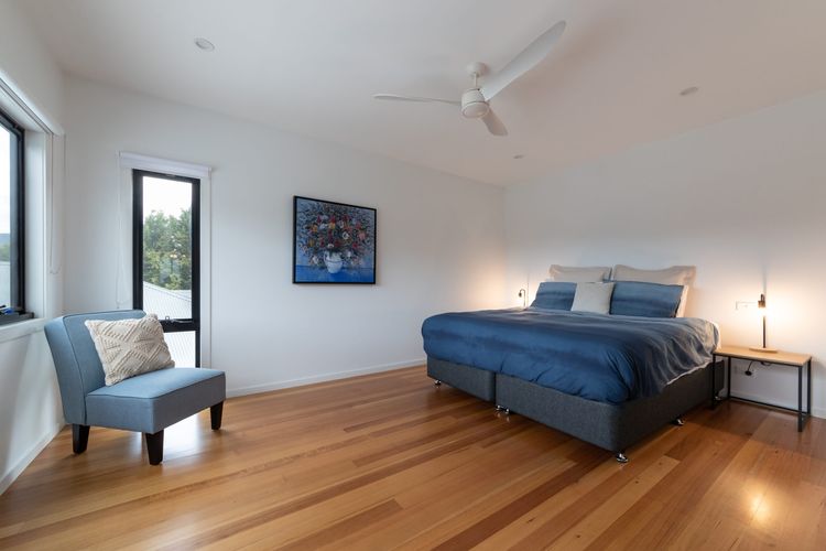 Balcony to Bogong – modern house ten minute stroll to town