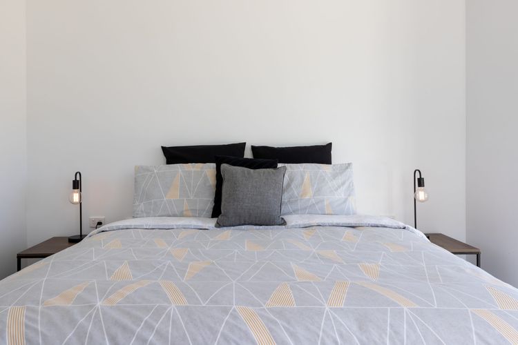 Balcony to Bogong – modern house ten minute stroll to town