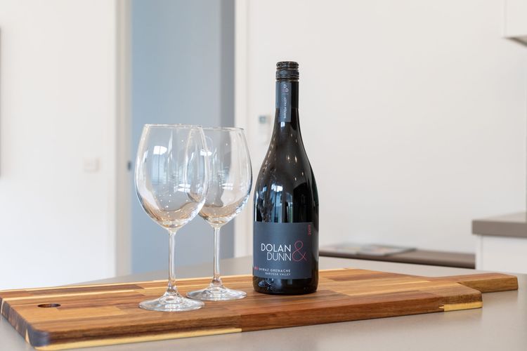 Balcony to Bogong – modern house ten minute stroll to town