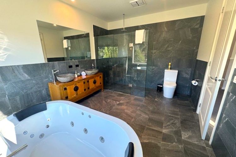 BLUE Haven In Bright Victoria