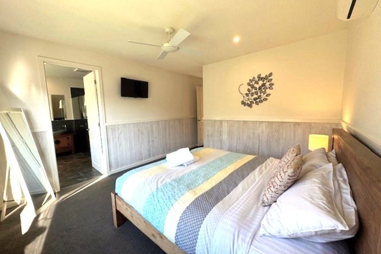 BLUE Haven In Bright Victoria