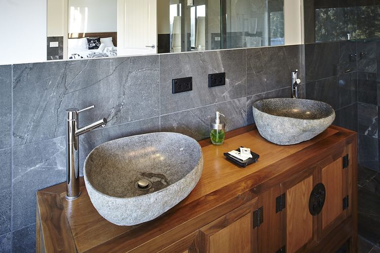 BLUE Haven In Bright Victoria