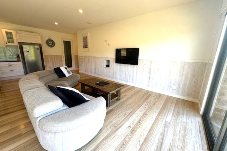 BLUE Haven In Bright Victoria