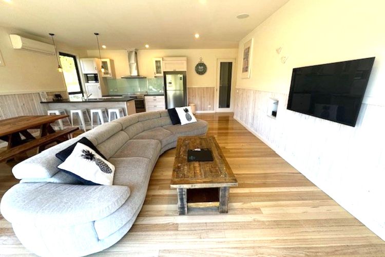 BLUE Haven In Bright Victoria