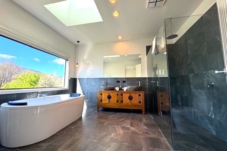 BLUE Haven In Bright Victoria