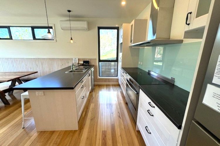 BLUE Haven In Bright Victoria