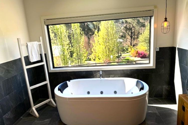 BLUE Haven In Bright Victoria