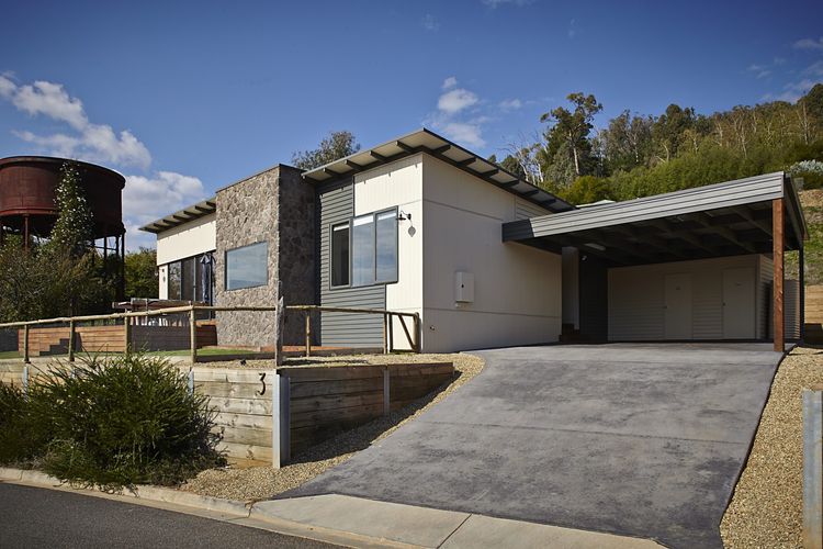 BLUE Haven In Bright Victoria