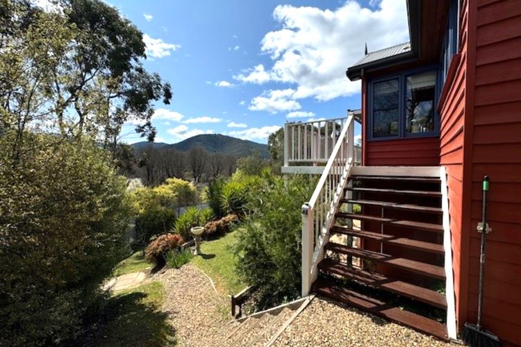 Artee House – A Bright Escape