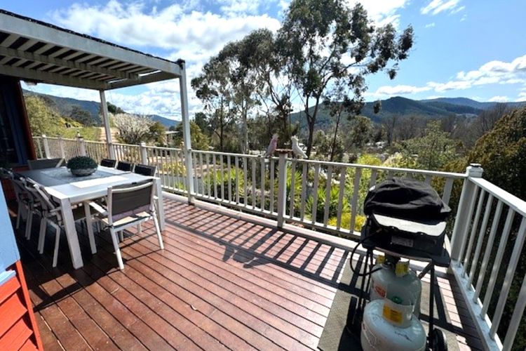 Artee House – A Bright Escape